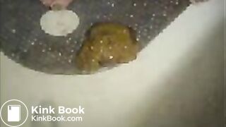 BBW Shits standing up, then smears on her bum