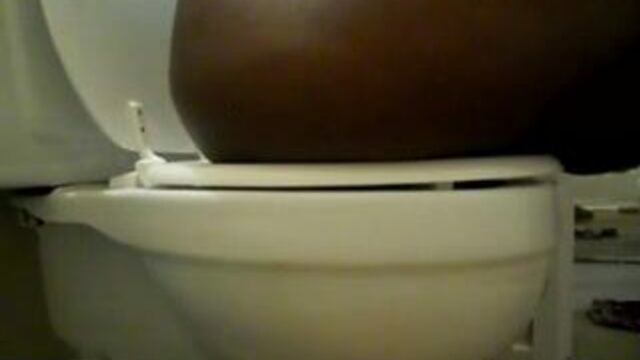 ebony girls pooping and farting