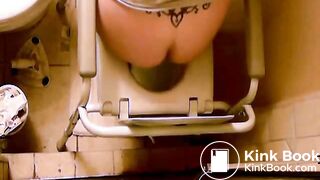 Porcelain Lilith Farting and Pooping (13)