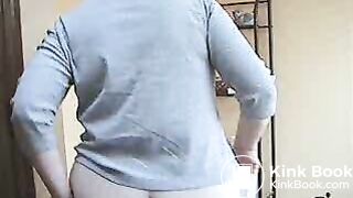 SOMEBODY'S MOM SHITTIN