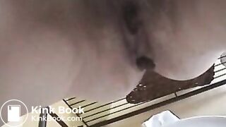 SOMEBODY'S MOM SHITTIN