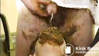 Im Auto gegenseitig vollgeschissen