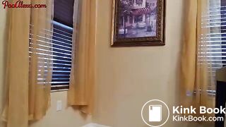 Wonder-Woman shits then make her self cums