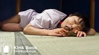 FALD5dah-Insano SUJO SCAT ELA cagando SOZINHA e COMENDO