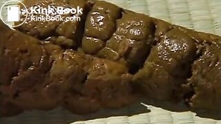 FALD5dah-Insano SUJO SCAT ELA cagando SOZINHA e COMENDO