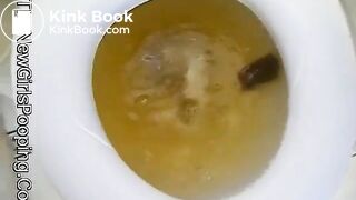 Girl Clogs The Toilet With Her Big Logs