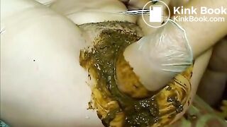 DIGGIN IN BARBRA'S ASS