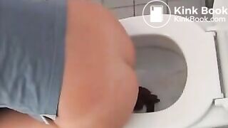 gorgeous amateur girl shitting