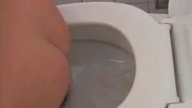 gorgeous amateur girl shitting