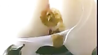 lucy shits her tights
