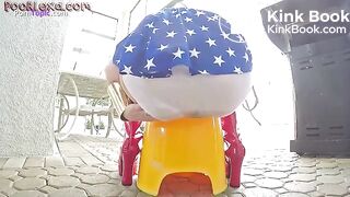 Wonder Woman did a panty poop accident