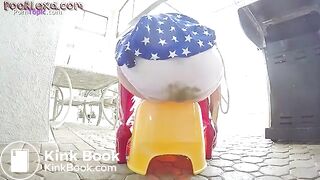 Wonder Woman did a panty poop accident