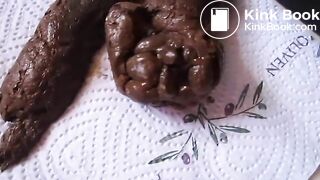 BBW pulls legs back for a nice turd