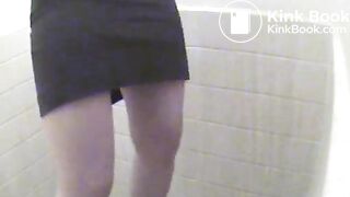  girl pushing a pile of shit out and moans 2
