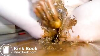 Scatgirl playing with veggie and fisting her pussy