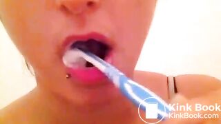 Farting & Pooping Selfies