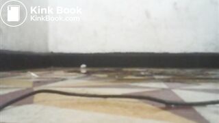 dos latinas se turnan para squirt y poo