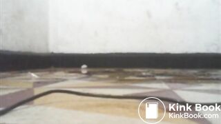 dos latinas se turnan para squirt y poo