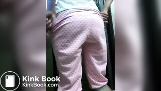MOMMY'S POOPING