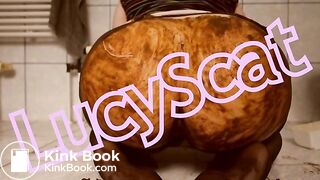 I destroy my Pantyhose to smear!  LucyScat