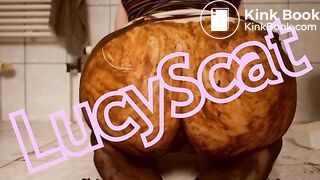 I destroy my Pantyhose to smear!  LucyScat