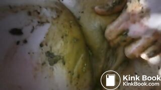 Amateur couple having messy scat sex (Clip 1)