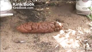 girls-pooping