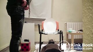 Spanish girls pooping on slave (22)