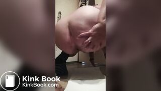 German Hamburg mature shit on the Flor