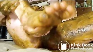Scat Queens (24)