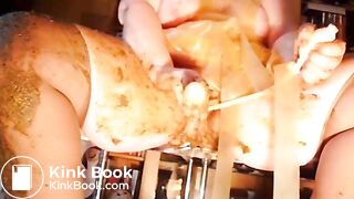 Geile-deutsche-Hure-in-Gummi-schmiert-sich-mit-Kot-ein-688