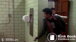 Harold and Kumar toilet scene
