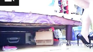 chinese webcam girl takes a nasty shit