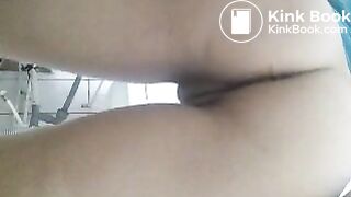 IT SMELLS SO HOT