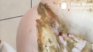 Teen Shitting In Her Own Face