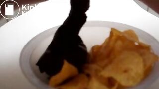 Chips mit Scheisse, Pisse und Sperm