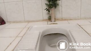 Amateur Babe Pooping #31