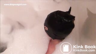 Victoria and Denise - dirty bath