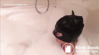 Victoria and Denise - dirty bath