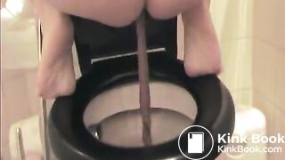 Huge turd coming from tight amateur asshole - Scat Video Collection