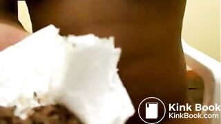 Webcam- Lucia Sklavin se sujando com merda