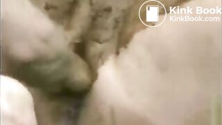 Fettfotze mit Scheisse fisten