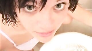 AmazingGirlsPooping (3)