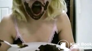 Eating Own Shit Cakemp4