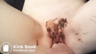 Scat - Doigtage de chatte merdeuse