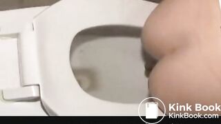 Sexy Girl Shitting