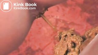 Liza peeing & pooping