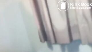 Negro Female Pooping