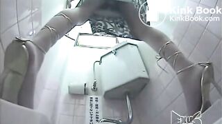 Pooping in Heels and nylon 3