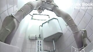 Pooping in Heels and nylon 3